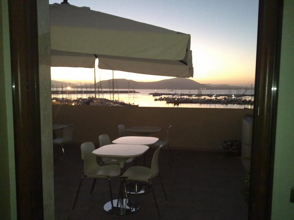 La Terrazza Sul Porto - Guest House Alghero Bagian luar foto